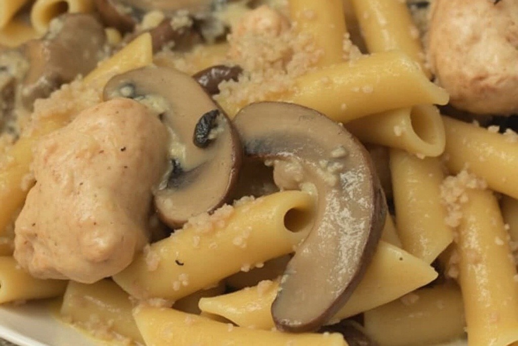 How to make chicken and mushroom pasta Batchelors